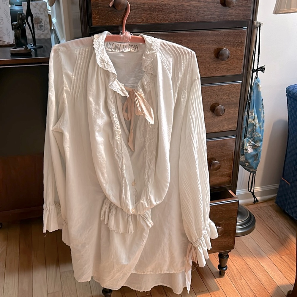 Magnolia Pearl Blouse . Gently worn 2 times. . No damage . Purchased in 2020.